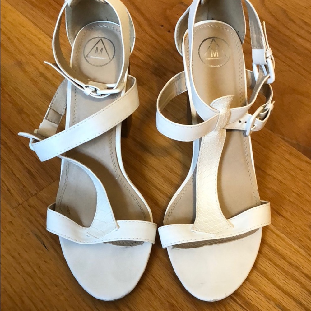 MISSGUIDED white heels